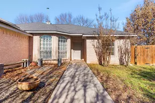 409 Huddleston Ct, Springtown, TX 76082 - Photo 3