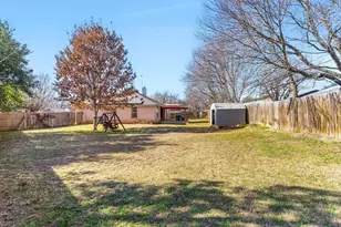 409 Huddleston Ct, Springtown, TX 76082 - Photo 29