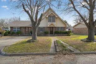 1604 Lyndale Dr, Ennis, TX 75119 - Photo 1