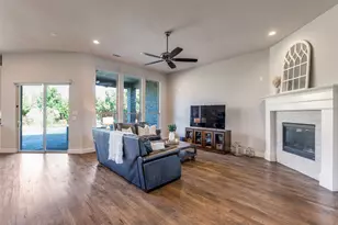 240 Marie Cir, Frisco, TX 75033 - Photo 9