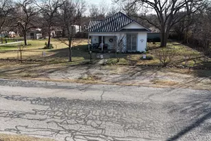 213 W Elred St, Burleson, TX 76028 - Photo 11