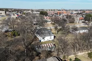 213 W Elred St, Burleson, TX 76028 - Photo 9