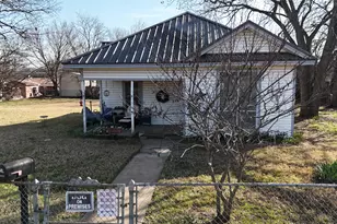 213 W Elred St, Burleson, TX 76028 - Photo 13