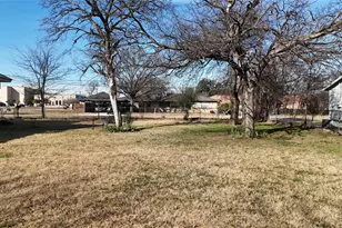 213 W Elred St, Burleson, TX 76028 - Photo 17