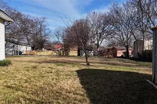 213 W Elred St, Burleson, TX 76028 - Photo 19