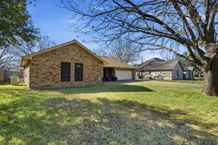 210 Maple Ln, Stephenville, TX 76401 - Photo 3