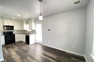 924 E Annie St, Fort Worth, TX 76104 - Photo 9