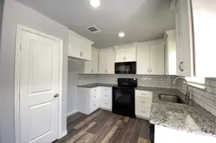 924 E Annie St, Fort Worth, TX 76104 - Photo 11