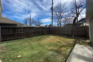 924 E Annie St, Fort Worth, TX 76104 - Photo 25