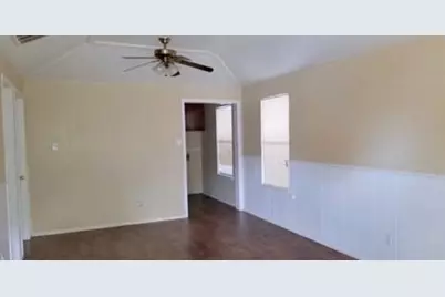 105 E Tyler Street, Ennis, TX 75119 - Photo 3