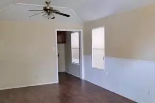 105 E Tyler St, Ennis, TX 75119 - Photo 3