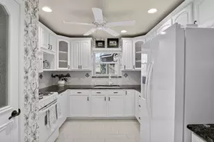 10329 Lake Garden Dr, Dallas, TX 75218 - Photo 19