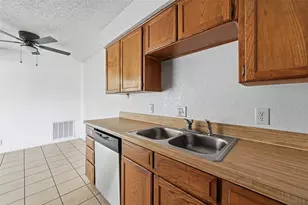 6833 S Creek Dr, Fort Worth, TX 76133 - Photo 9