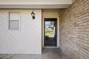 5054 Tierney Ct S, Fort Worth, TX 76112 - Photo 3