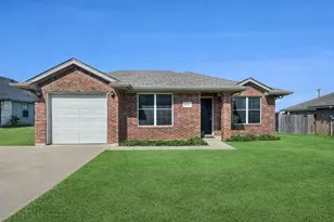 408 Mesquite Dr, Rio Vista, TX 76093 - Photo 1