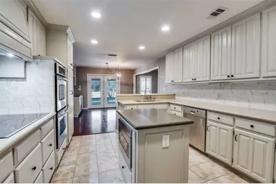 1023 Kingston Drive, Mansfield, TX 76063 - Photo 11