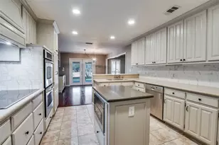 1023 Kingston Dr, Mansfield, TX 76063 - Photo 11