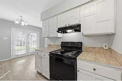 1718 Dorchester Drive, Arlington, TX 76014 - Photo 5