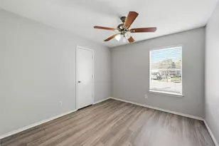 1718 Dorchester Dr, Arlington, TX 76014 - Photo 9