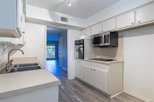 3031 Mahanna Springs Dr, Dallas, TX 75235 - Photo 9