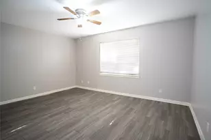 3031 Mahanna Springs Dr, Dallas, TX 75235 - Photo 13