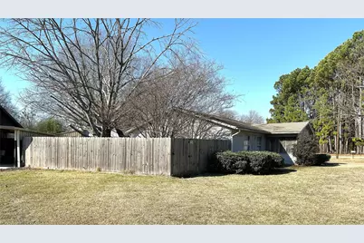 645 N Center Street, Blossom, TX 75416 - Photo 3
