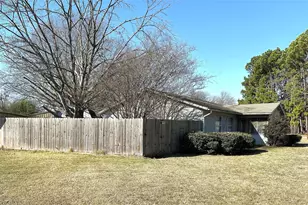 645 N Center St, Blossom, TX 75416 - Photo 3