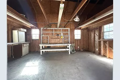 645 N Center Street, Blossom, TX 75416 - Photo 17