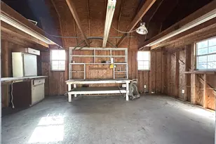 645 N Center St, Blossom, TX 75416 - Photo 17