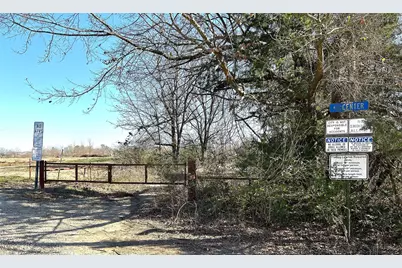 645 N Center Street, Blossom, TX 75416 - Photo 23