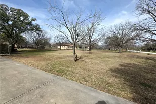 107 Quail Lake Dr W, Whitney, TX 76692 - Photo 5