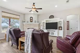 2824 Willow Ridge Cir, Granbury, TX 76049 - Photo 9