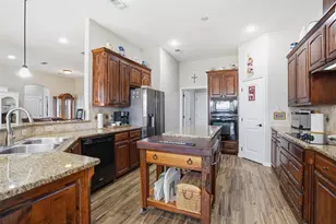 2824 Willow Ridge Cir, Granbury, TX 76049 - Photo 13