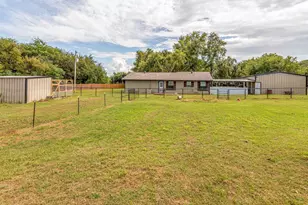 1223 Yowell Rd, Whitesboro, TX 76273 - Photo 23