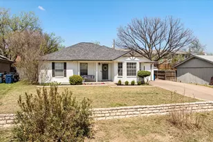 1709 W Doyle St, Granbury, TX 76048 - Photo 3