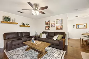 1709 W Doyle St, Granbury, TX 76048 - Photo 5