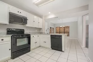 2921 Menlo Park Ln, Carrollton, TX 75007 - Photo 9