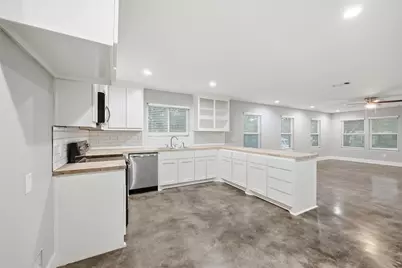 607 E Day Street, Denison, TX 75021 - Photo 9