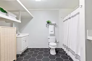 10208 Lake Gardens Dr, Dallas, TX 75218 - Photo 15