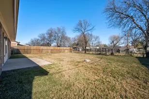 520 NW Charlyne Dr, Burleson, TX 76028 - Photo 23