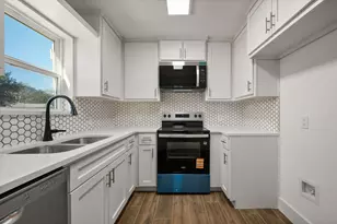 520 NW Charlyne Dr, Burleson, TX 76028 - Photo 9