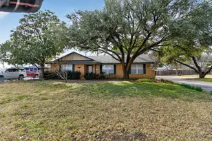 1304 E Franklin St, Hillsboro, TX 76645 - Photo 1