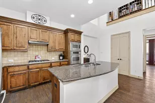 2012 S Hill Dr, Irving, TX 75038 - Photo 9