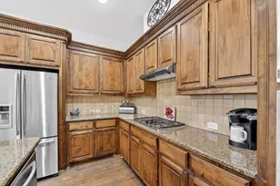 2012 S Hill Dr, Irving, TX 75038 - Photo 11