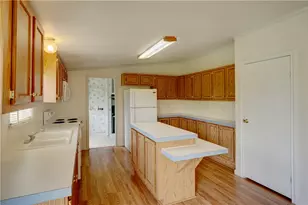 12541 Meadow Green Ln, Justin, TX 76247 - Photo 5