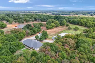 114 County Rd 225, Valley View, TX 76272 - Photo 3