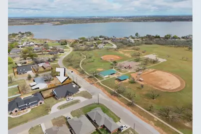 304 Mariners Way, Wichita Falls, TX 76308 - Photo 3