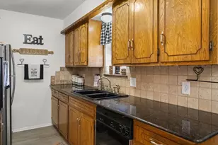 137 N Jessup St, Alvarado, TX 76009 - Photo 9