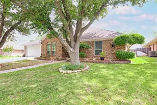 1410 Spyglass Dr, Mansfield, TX 76063 - Photo 3