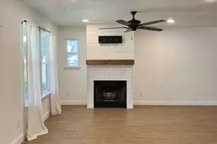 2158 Morning Glory Ave, Fort Worth, TX 76111 - Photo 9